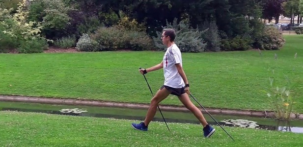 marche nordique à Paris (Bois de Vincennes) alignement bras jambe