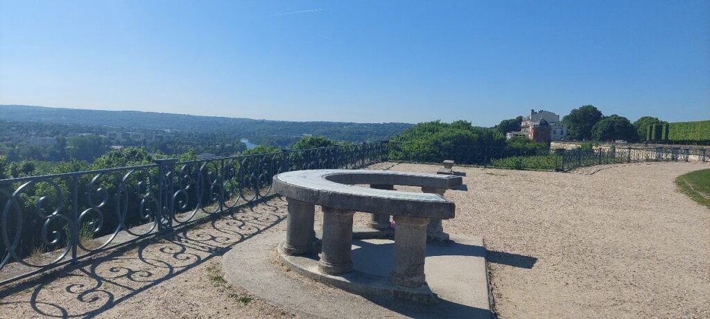 Table d'orientation sur la terrasse