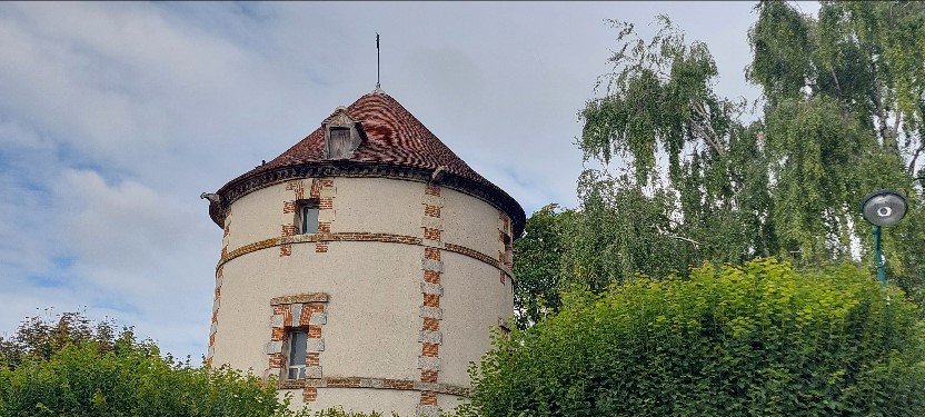 Tour-pigeonnier