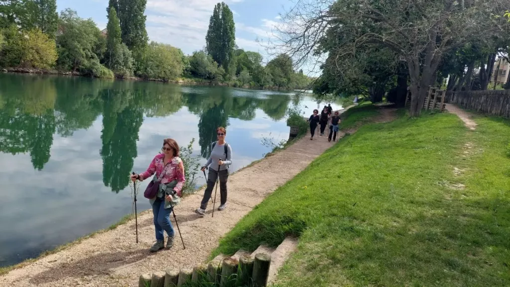 Marche nordique en bord de Marne